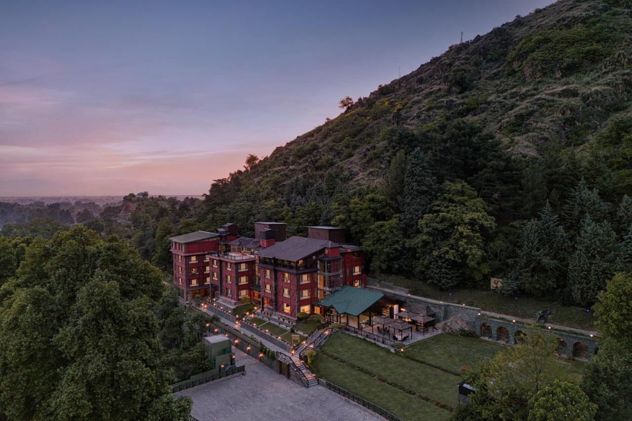 Hotel Golden Tulip Srinagar Extérieur photo