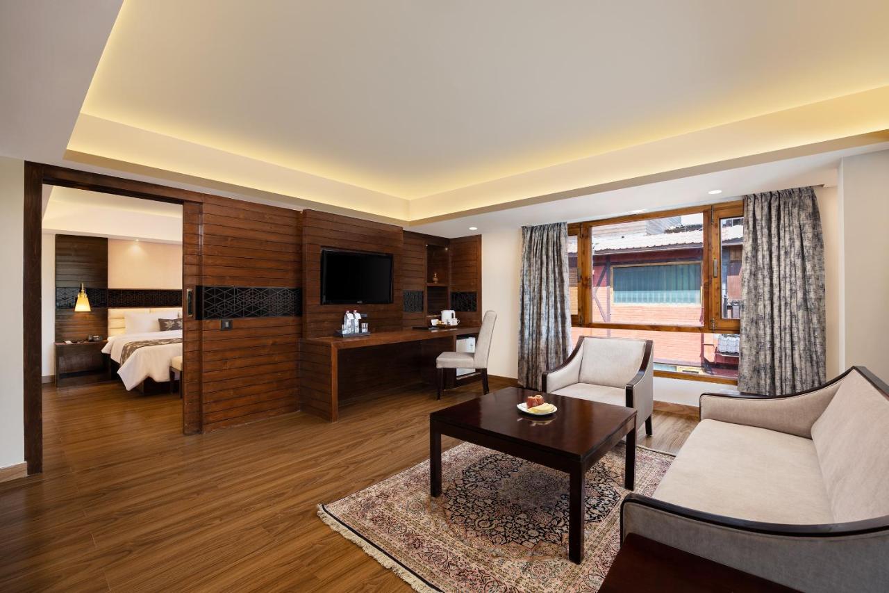 Hotel Golden Tulip Srinagar Extérieur photo