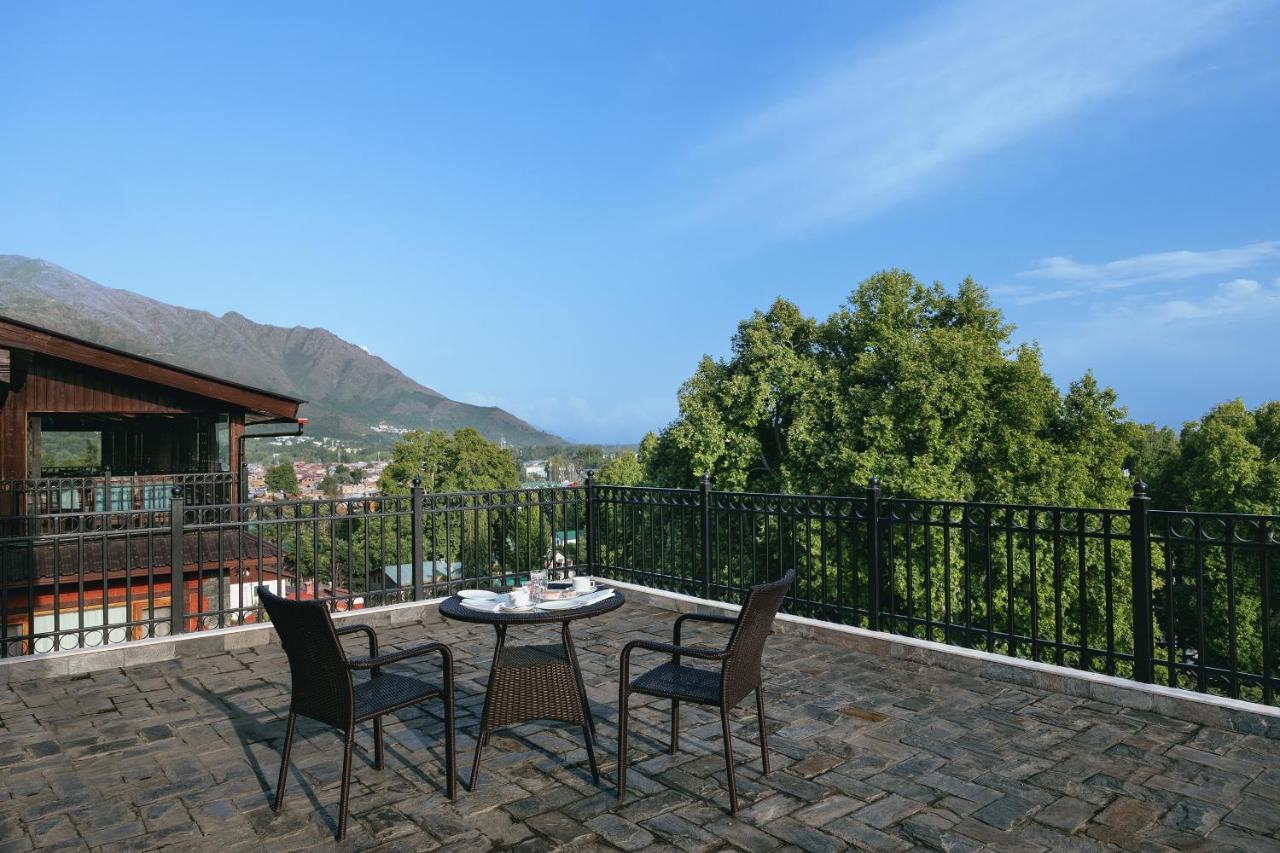 Hotel Golden Tulip Srinagar Extérieur photo