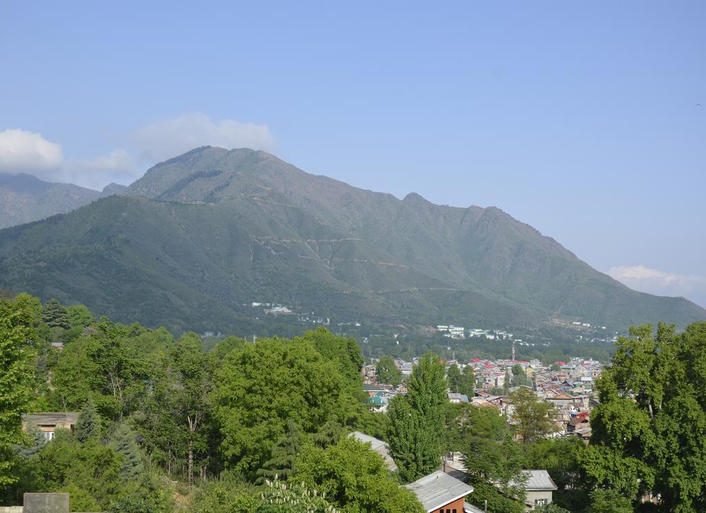 Hotel Golden Tulip Srinagar Extérieur photo