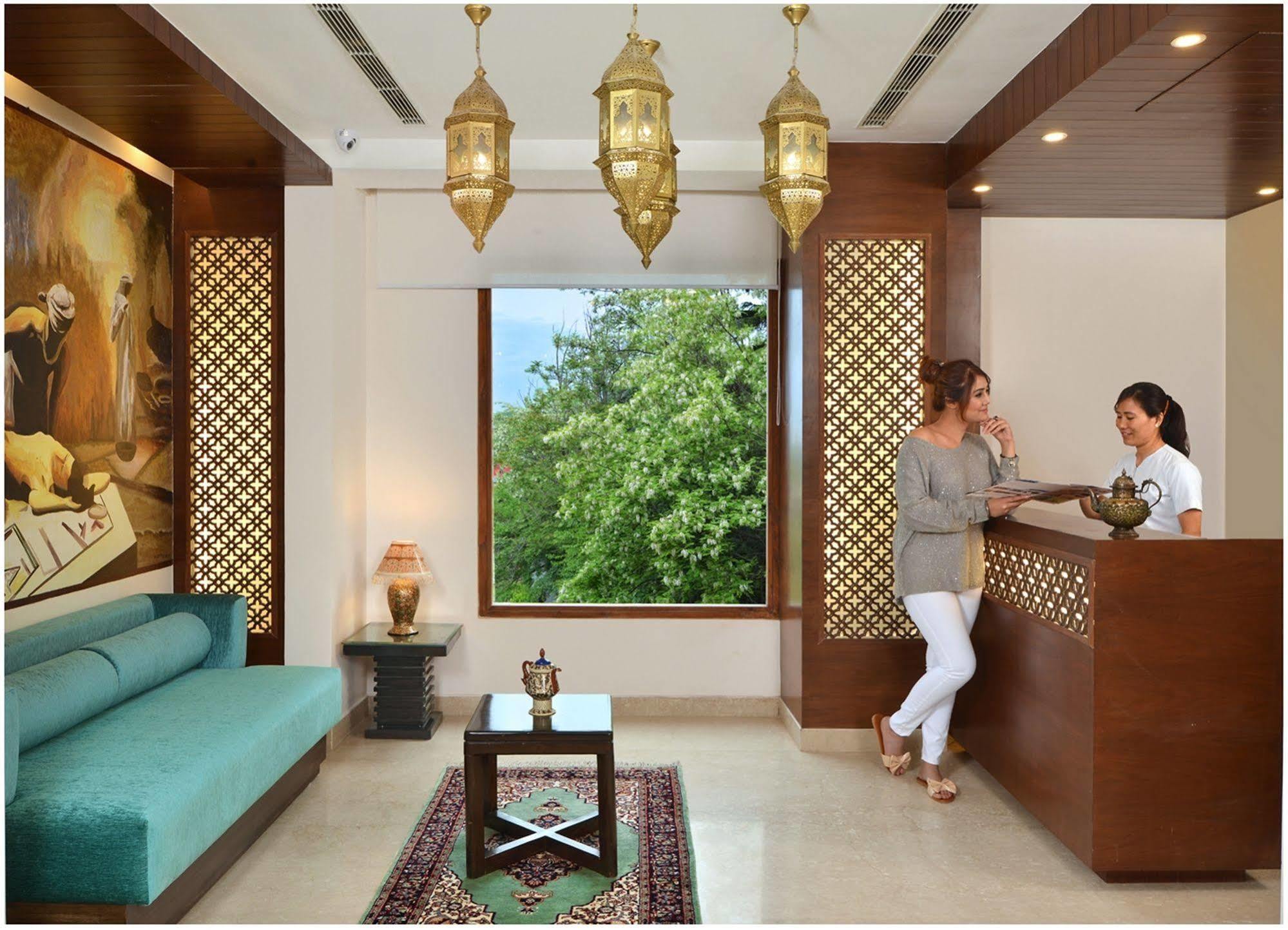 Hotel Golden Tulip Srinagar Extérieur photo