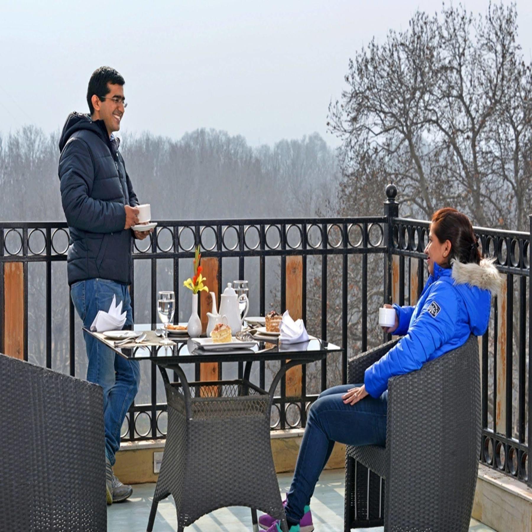 Hotel Golden Tulip Srinagar Extérieur photo