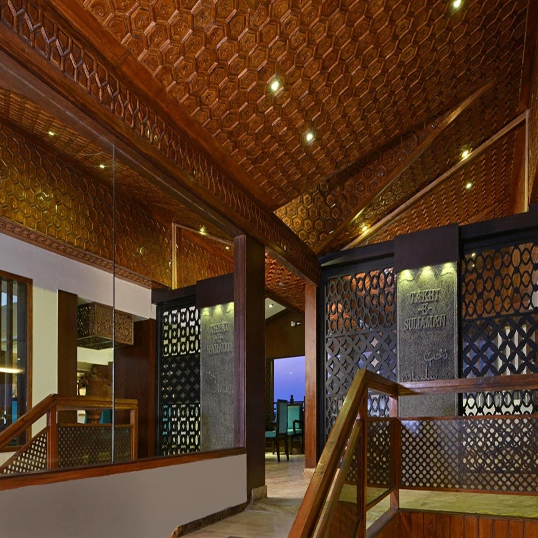 Hotel Golden Tulip Srinagar Extérieur photo